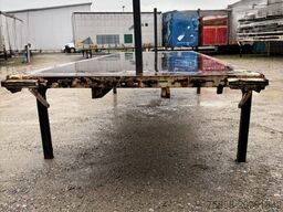 Krone Plattform 7,82m mit Steckrungen mittig