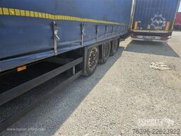 Schmitz Cargobull Semitrailer Curtainsider Mega
