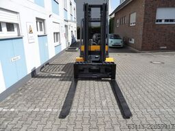 Jungheinrich EFG 550 - Zinkenverstellgerät mit 2000 mm Gabeln