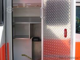 MERCEDES-BENZ 616 D Vario Großraum-RTW Luftfederung *21000 KM*