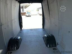 IVECO Daily 50C18HA8/P V 16m3 AUT LUFT NAVI AHK 3,5t