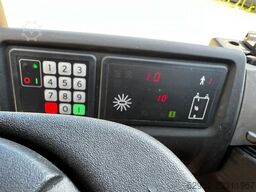 Toyota RRE 140 M
