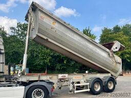 Fruehauf STEEL CHASSIS,  DUMPER!   Full spring!  TOP con...
