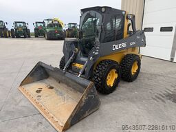 John Deere 320G