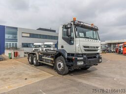 IVECO TRAKKER 410 - 121 499 KM