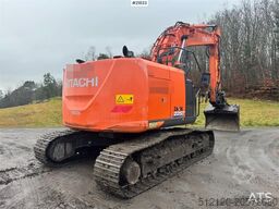 Hitachi ZX225USRLC-6 crawler excavator with Rototilt, 2 bu