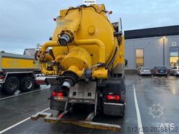 Volvo FM 6x2 supersuction w/ Disab body 1 owner car