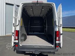 VW Crafter Kasten 35 L4H3 NAV RFK äden