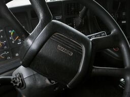 SCANIA R124 LA6X2NA 420