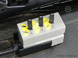 MERCEDES-BENZ AROCS 3251