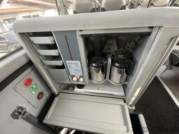 MAN R 10 Lions Coach C