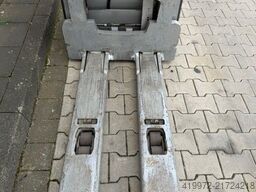 Still ECV14 IC   Initialhub