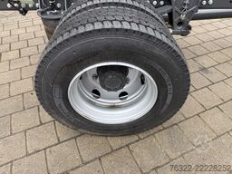 Renault D 12 LOW P4X2  210E6 / PLYWOOD GESLOTEN LAADBAK...