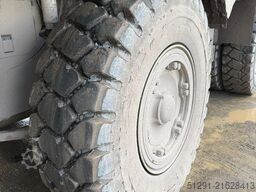 Komatsu HD325-7