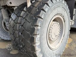 Komatsu HD325-7