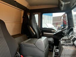MAN TGS 18.320 / ADR / Closed box / Dhollandia