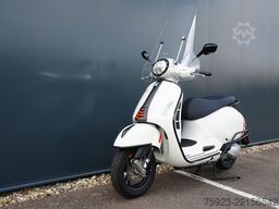 VESPA GTS 300 SUPERSPORT RST BIANCO