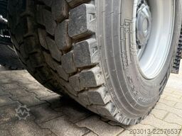 MAN TGS 26.400 6x6 BB Abrollkipper HIAB Optima 20S56