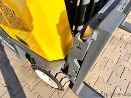 Combilift CB3000 / FREE LIFT / NEW TIRES /LIKE NEW