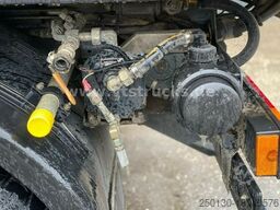 MAN Kehrmaschine Bucher Schörling Blatt Federung