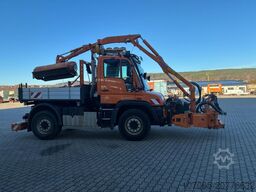 Mercedes-Benz Unimog U 427 mit Mulag Kombinationmähwerk MKM 700