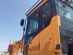 Hyundai HX380L with 20m longfront and excavation boom