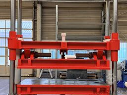  Servohydraulischer Formenträger