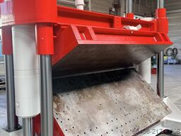  Servohydraulischer Formenträger