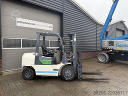 EUROTRAC FE30 ECO heftruck NIEUW met vorkenverspreider