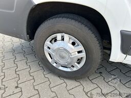 Peugeot Boxer 330 2.2 HDI L1H1 Premium / 204 dkm / 9 Se...