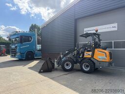 GIANT G2700 X-TRA HD+ minishovel DEMO skid banden €695 LEASE