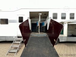 MERCEDES-BENZ 1524 7 Pferde mit Wohnung u. Dusche