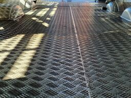 Pezzaioli 5 deck livestock trailer - Water & Ventilation ...