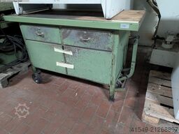 UNBEKANNT mobil auf Rollen