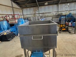 Conveyor with Overhead Hopper Feeder 