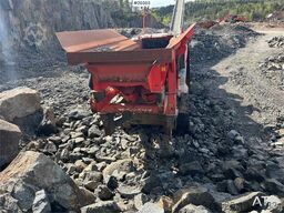 Sandvik UJ440i crusher w/ side conveyor and magnet