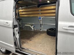 Ford Transit Custom 320 / 2.0 TDCI / L2H1 Limited / ...