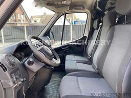NISSAN NV400