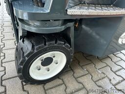 Combilift CB3000/LPG /2015 year/ Perfect condition