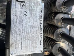 TOYOTA 02-8FDF25 Triplo 500 Freelift / Sideshift / Vorkversteller Diesel 2014
