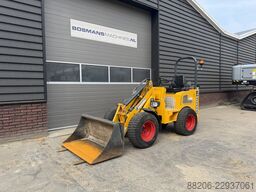 KNIKMOPS 130 minishovel BJ 2024 €490 LEASE
