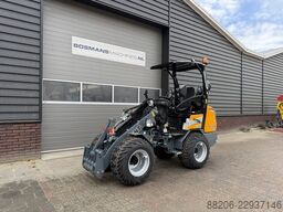 GIANT G2300 X-TRA HD minishovel NIEUW €475 LEASE