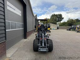 GIANT G2300 X-TRA HD minishovel NIEUW €475 LEASE