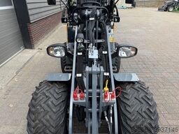 GIANT G2300 X-TRA HD minishovel NIEUW €475 LEASE