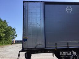 Schmitz Cargobull Curtainsider Standard Faltwandtür rechts