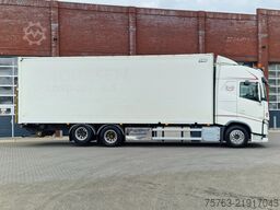 Volvo FH 13.460 Globetrotter 6x2 - Ekeri box with sid...