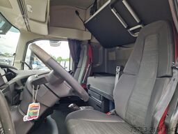 Volvo FH 13.460 Globetrotter 6x2 - Ekeri box with sid...