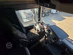 SCANIA R 590 * V8 * RETARDER * ACC * 2X TANK * 1. HAND