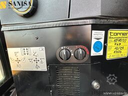 JCB 15C-1/SW/2xLöffel/1,7 t/Schwenkarm