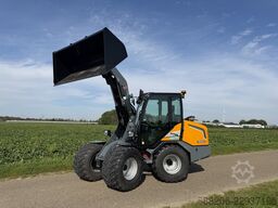 GIANT G3500 shovel 2026 77 uur DEMO €899 LEASE